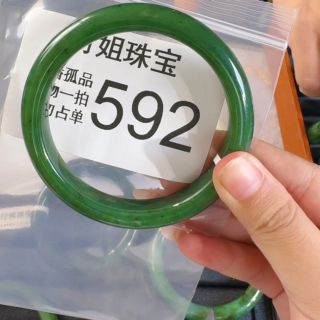 颈饰未镶嵌和田玉手镯63 592号