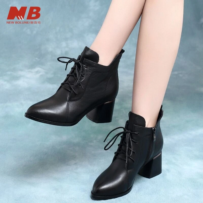 新百伦【奥莱正品】系带粗跟短靴女裸靴2025新款真皮尖头时尚绑带