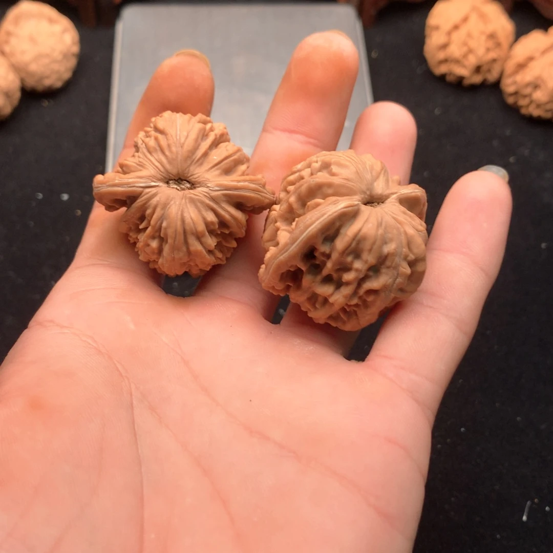查***朗文玩核桃把件四座楼