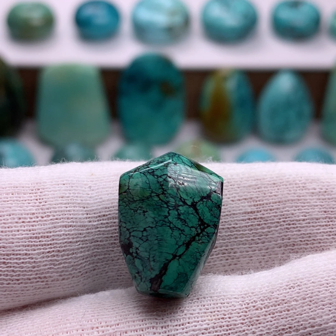 绿松石未镶嵌珠宝奇石