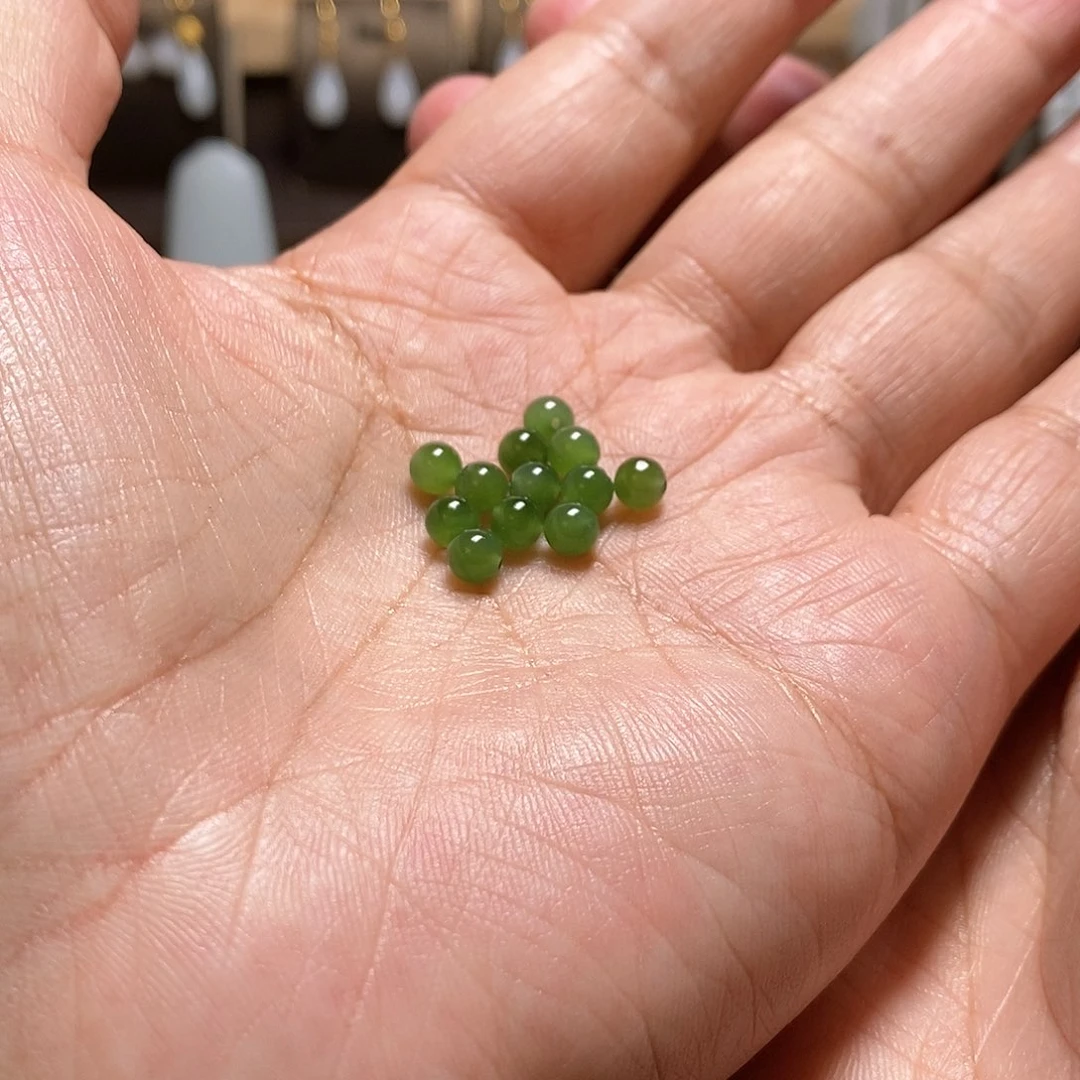 和田玉挂件未镶嵌小****?