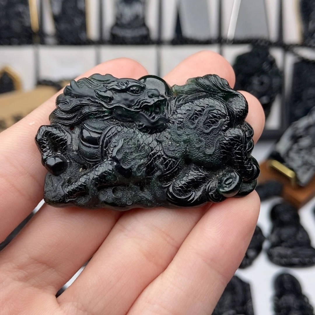 颈饰未镶嵌翡翠歌*由缅甸墨翠麒麟