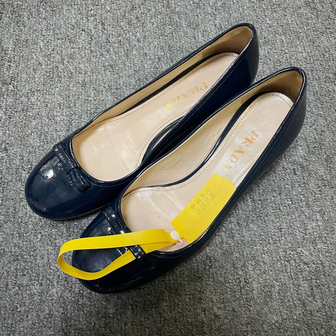 95新 Prada/普拉达 舒适简约休闲单鞋  37码/12570