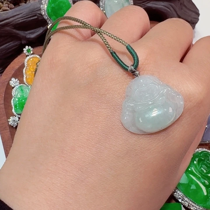 翡翠未镶嵌颈饰佛