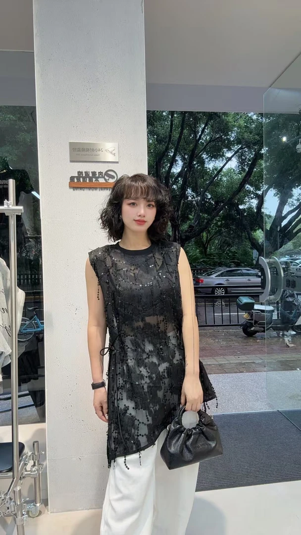 秋季新款站女装设计感纯色蕾丝钩花女士无袖内搭背心