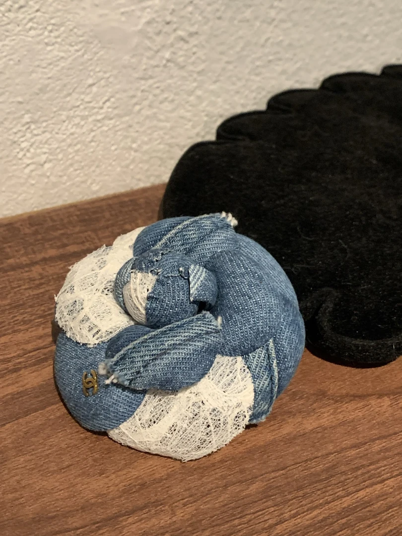 99新 Chanel/香奈儿 HIHI/Chanel 14A牛仔山茶花胸针11950054