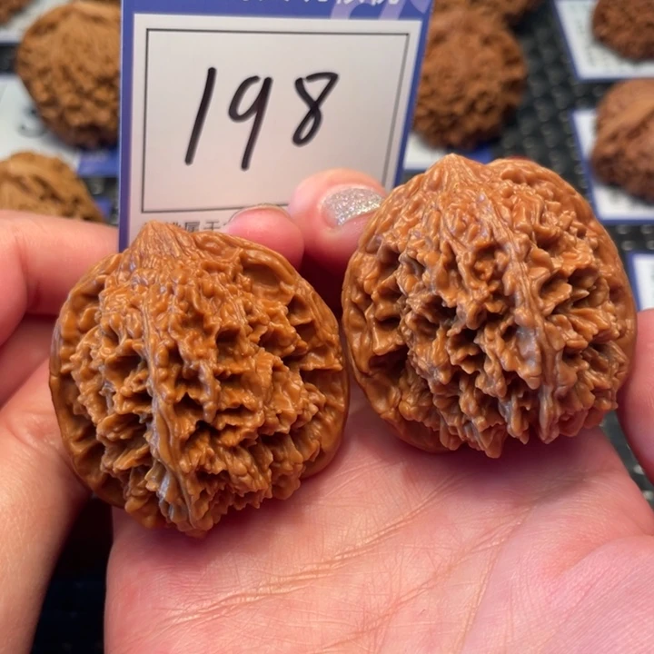 桃核把件42星星198。。。