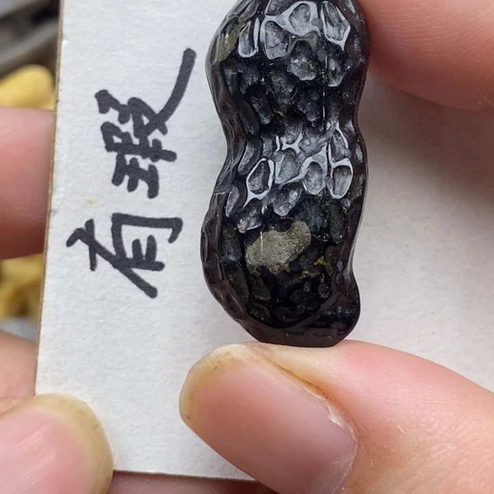 硅化珊瑚（珊瑚玉）未镶嵌颈饰