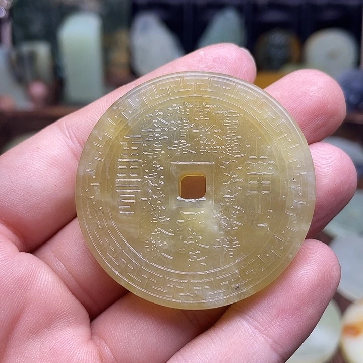 蛇纹石玉挂件足银镀金镶嵌