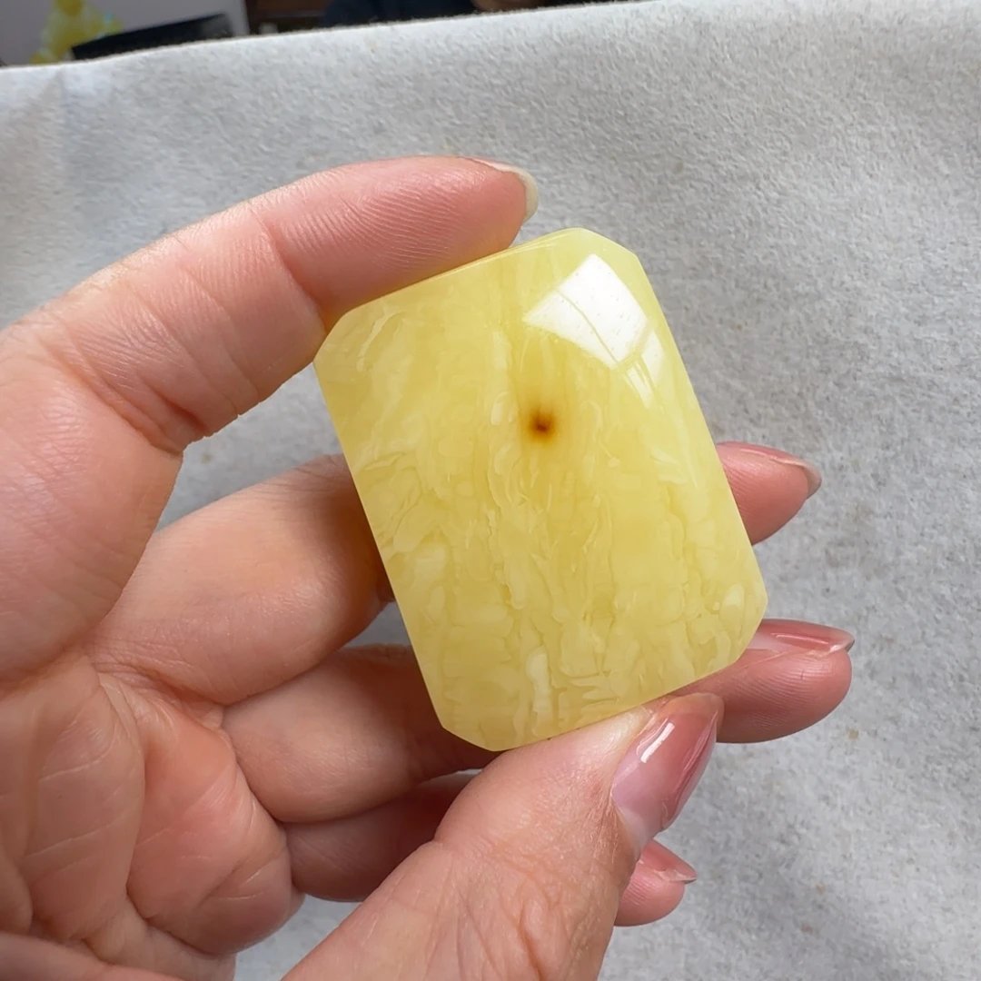 蜜蜡未镶嵌珠宝奇石