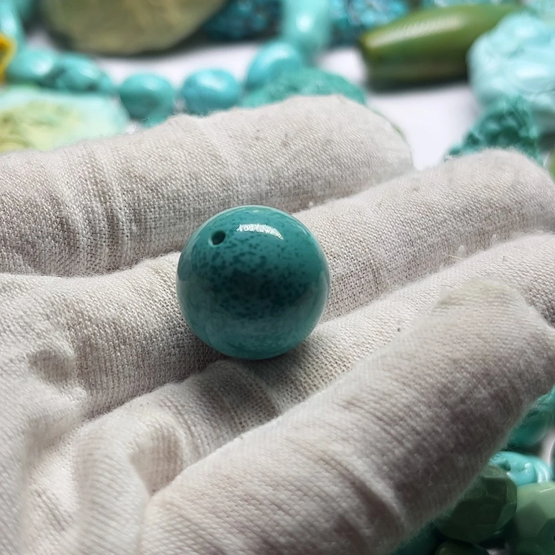 韩***巴绿松石未镶嵌珠宝奇石