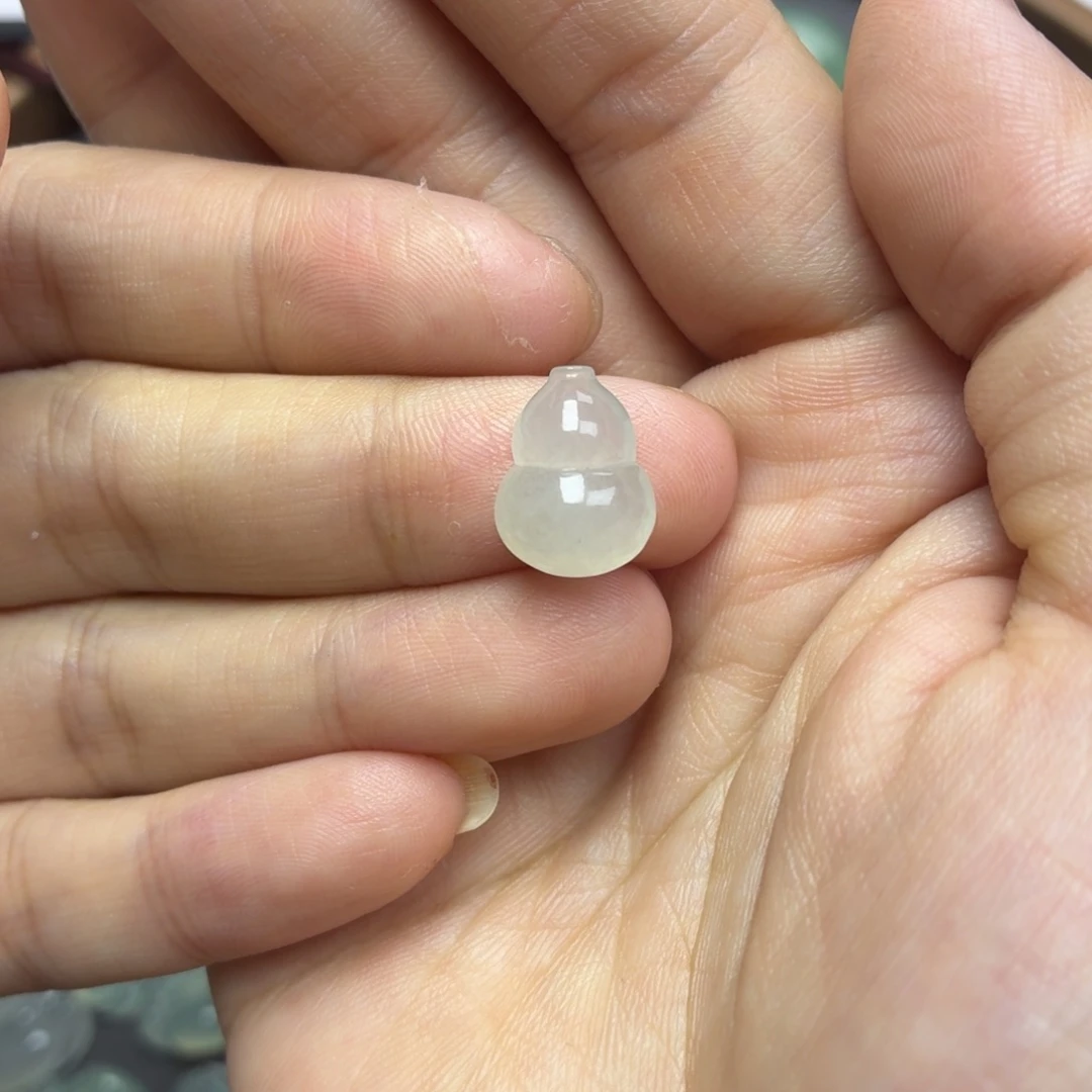 翡翠未镶嵌颈饰糯冰葫芦