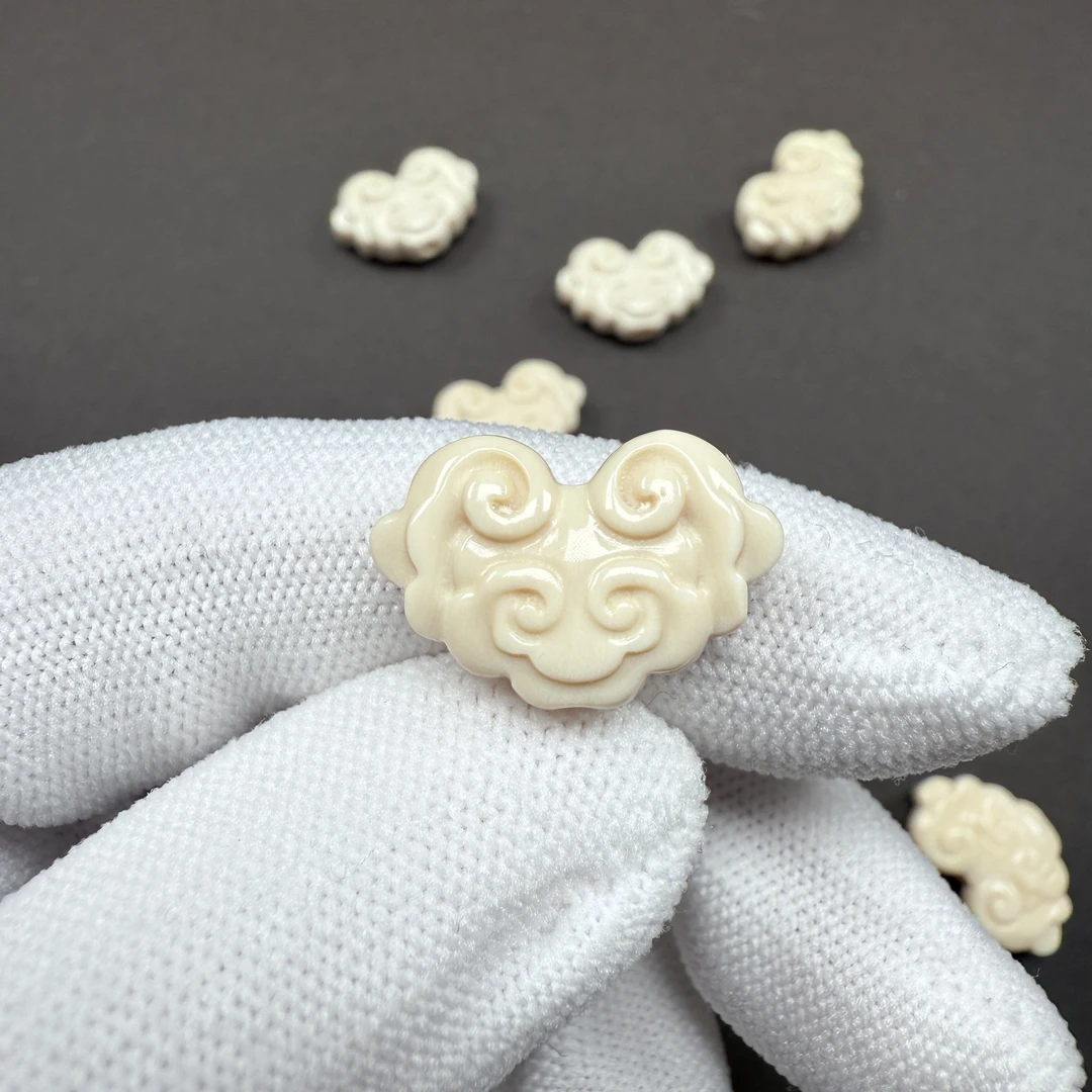 天然猛犸象牙雕刻祥云背云文玩配饰5A全品