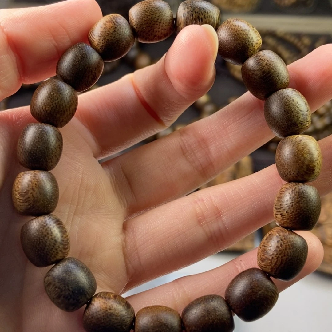 沉香手串开*越南芽庄白