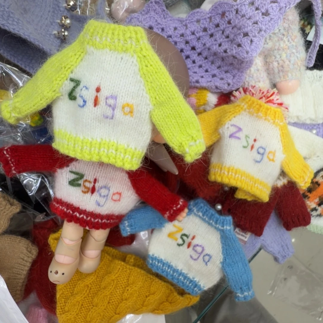 字母毛衣一个，备注颜色