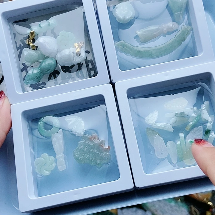 颈饰足铂镶嵌翡翠翡翠