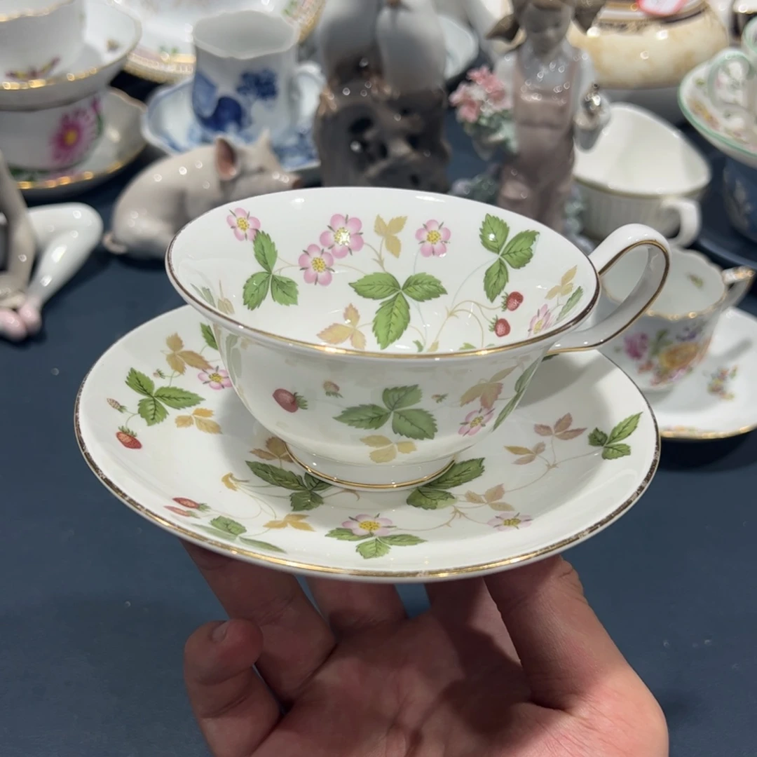 疯狂中古店野草莓