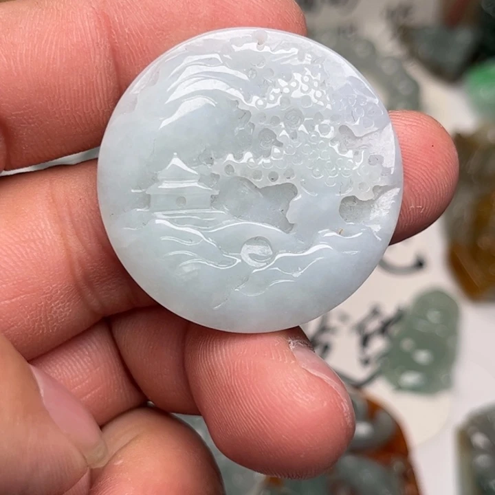 翡翠未镶嵌颈饰山水