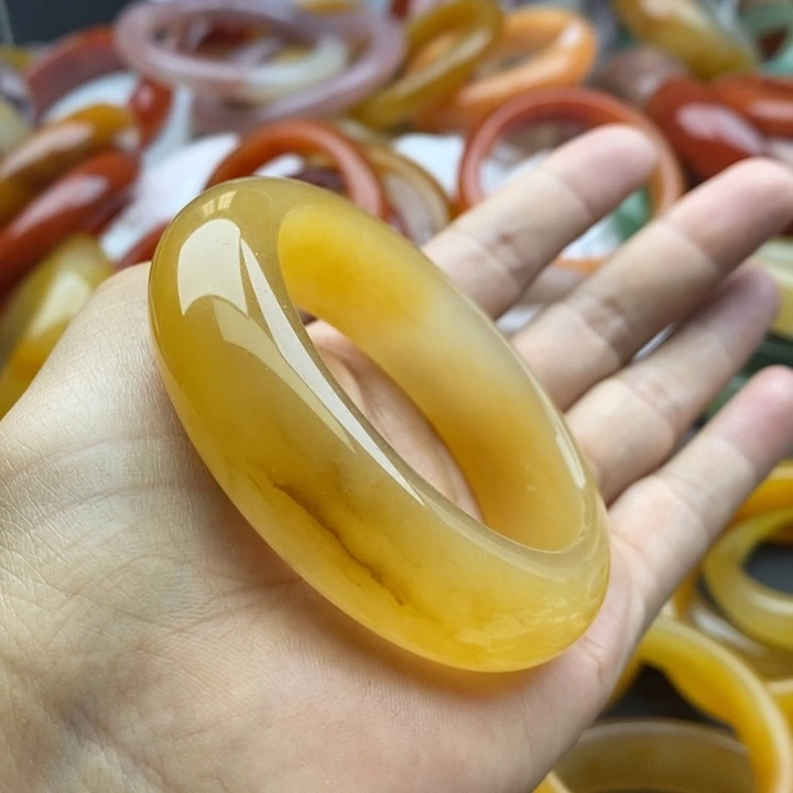 石英质玉手镯未镶嵌