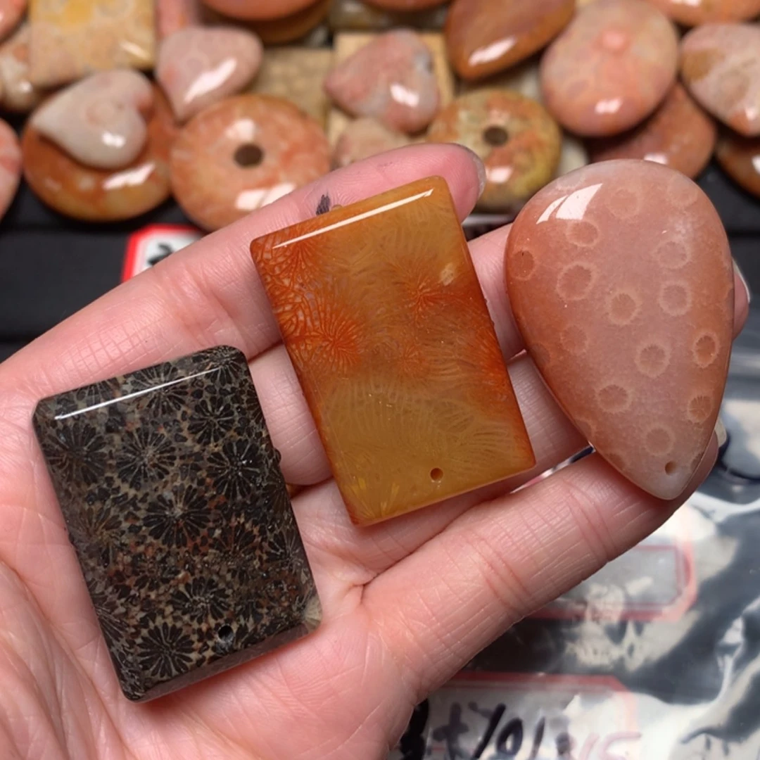 【闪购商品】硅化玉颈饰未镶嵌蔷*