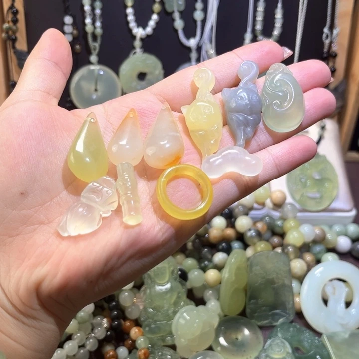 蛇纹石玉未镶嵌吊坠(不含链)福利不退不换多样性发其一