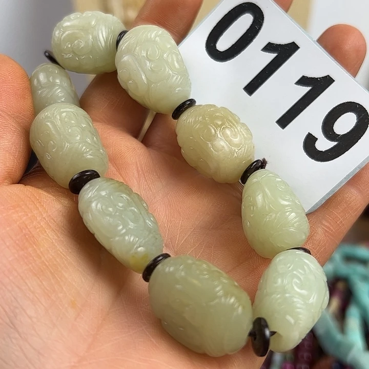 和田玉（糖玉）未镶嵌颈饰半***妇