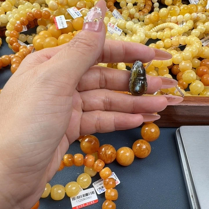 琥珀未镶嵌珠宝奇石