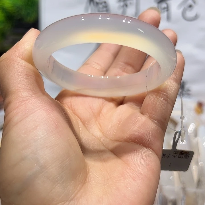 玛瑙/玉髓手镯未镶嵌听*