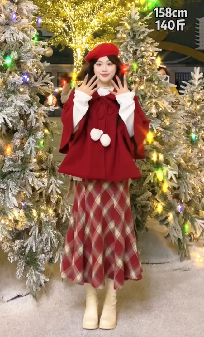 圣诞氛围感斗篷设计毛球装饰减龄百搭鱼尾半身裙时尚显瘦套装9323