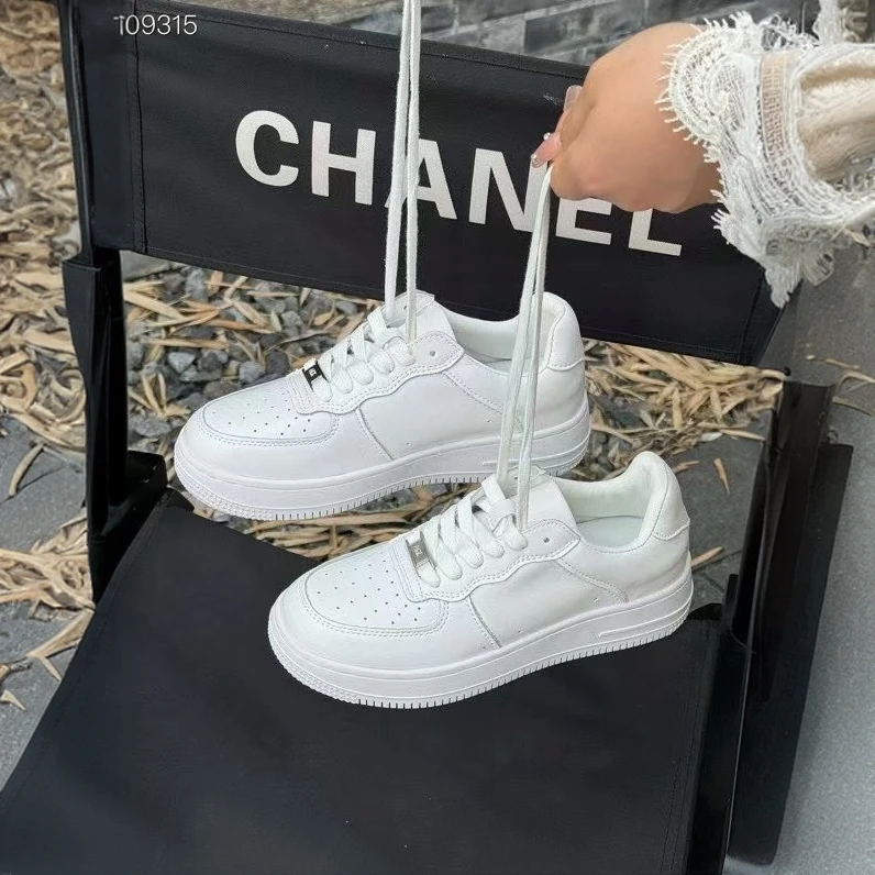 新款情侣小白鞋通用运动鞋舒适板鞋时尚男款