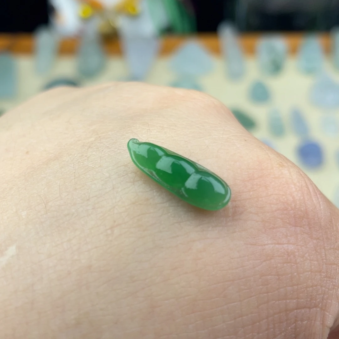 定制翡翠未镶嵌豆子