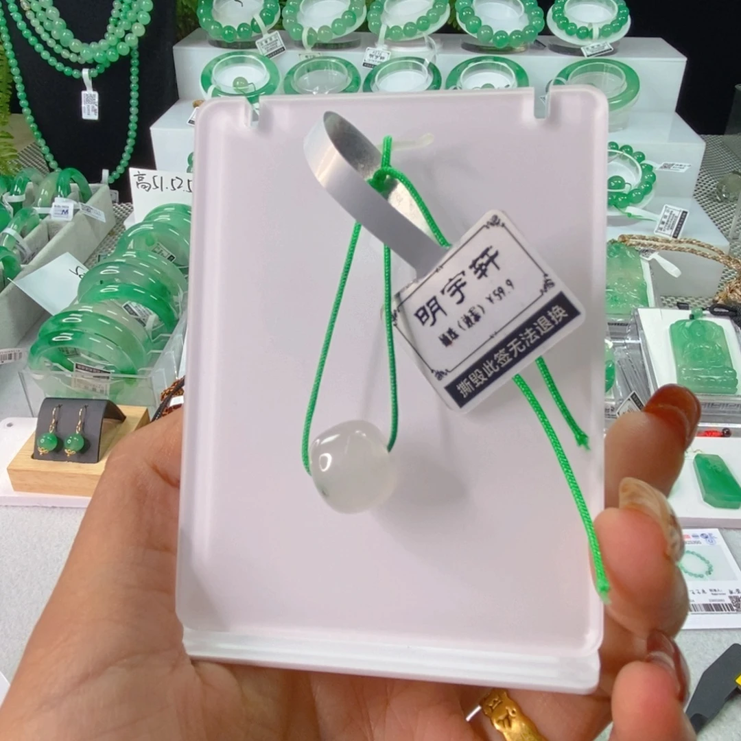 颈饰未镶嵌石英质玉