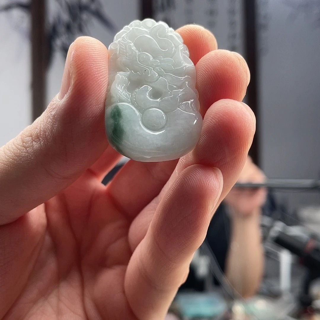 水晶手链未镶嵌翡翠龙吊坠