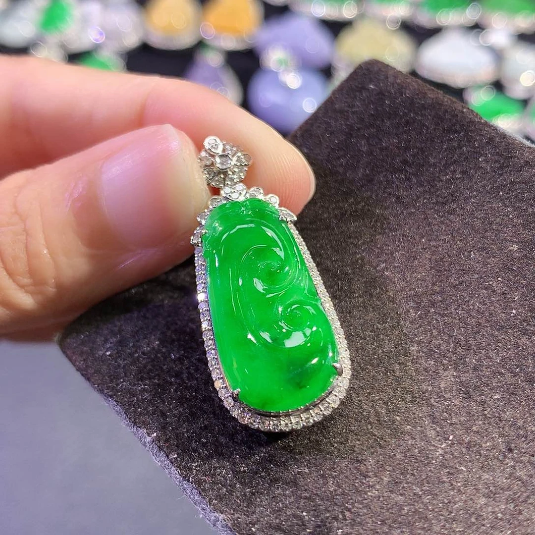 翡翠18K金镶嵌吊坠(赠链)