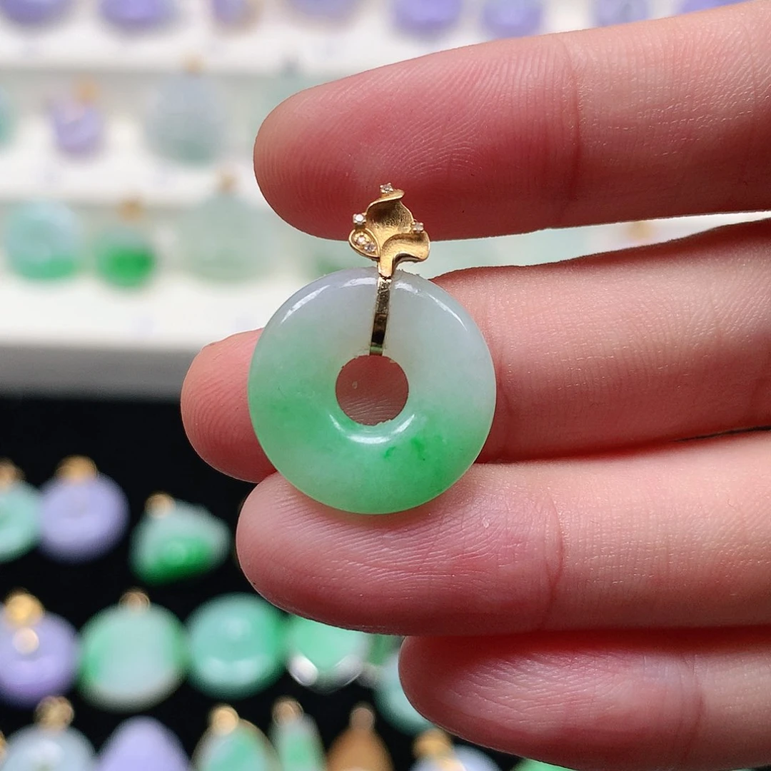 颈饰18K金镶嵌翡翠翡翠吊坠