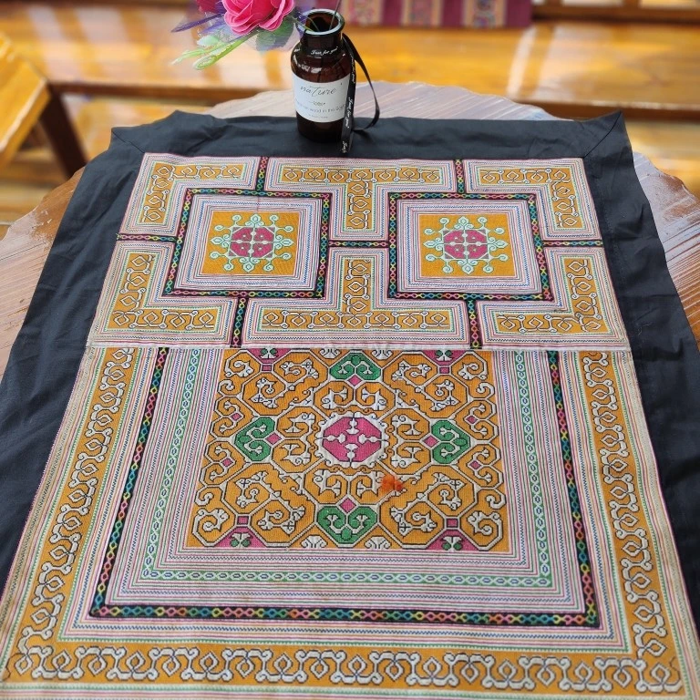 苗族刺绣，精美挑花绣，洛书河图图腾，