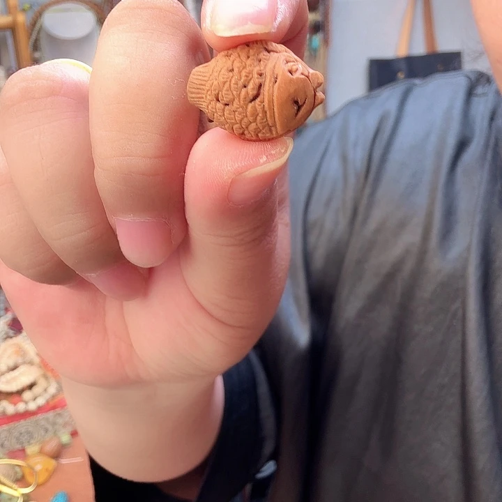 未镶嵌琥珀手链不退