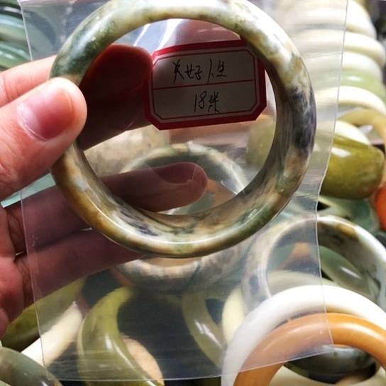 蛇纹石玉手镯未镶嵌美**生