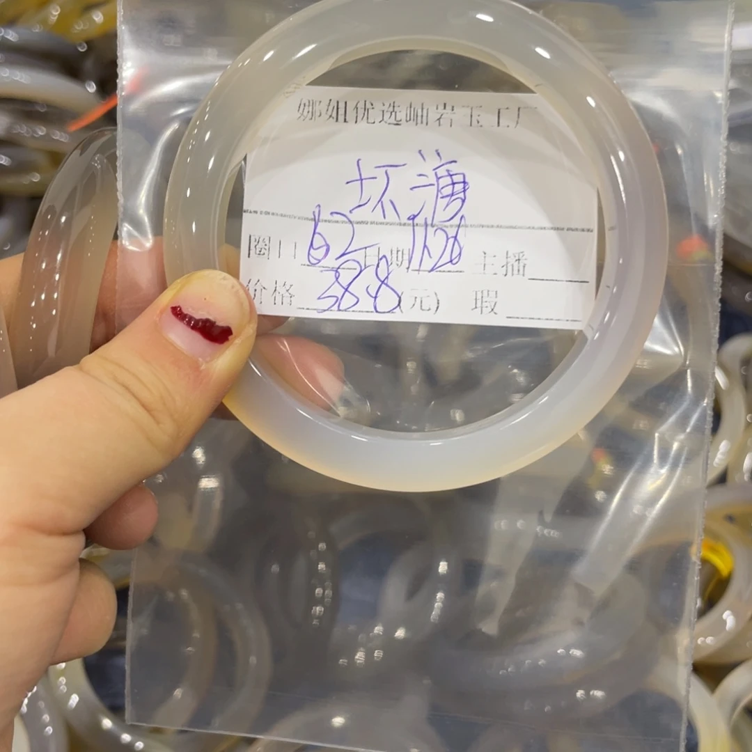 未镶嵌蛇纹石玉颈饰坏*