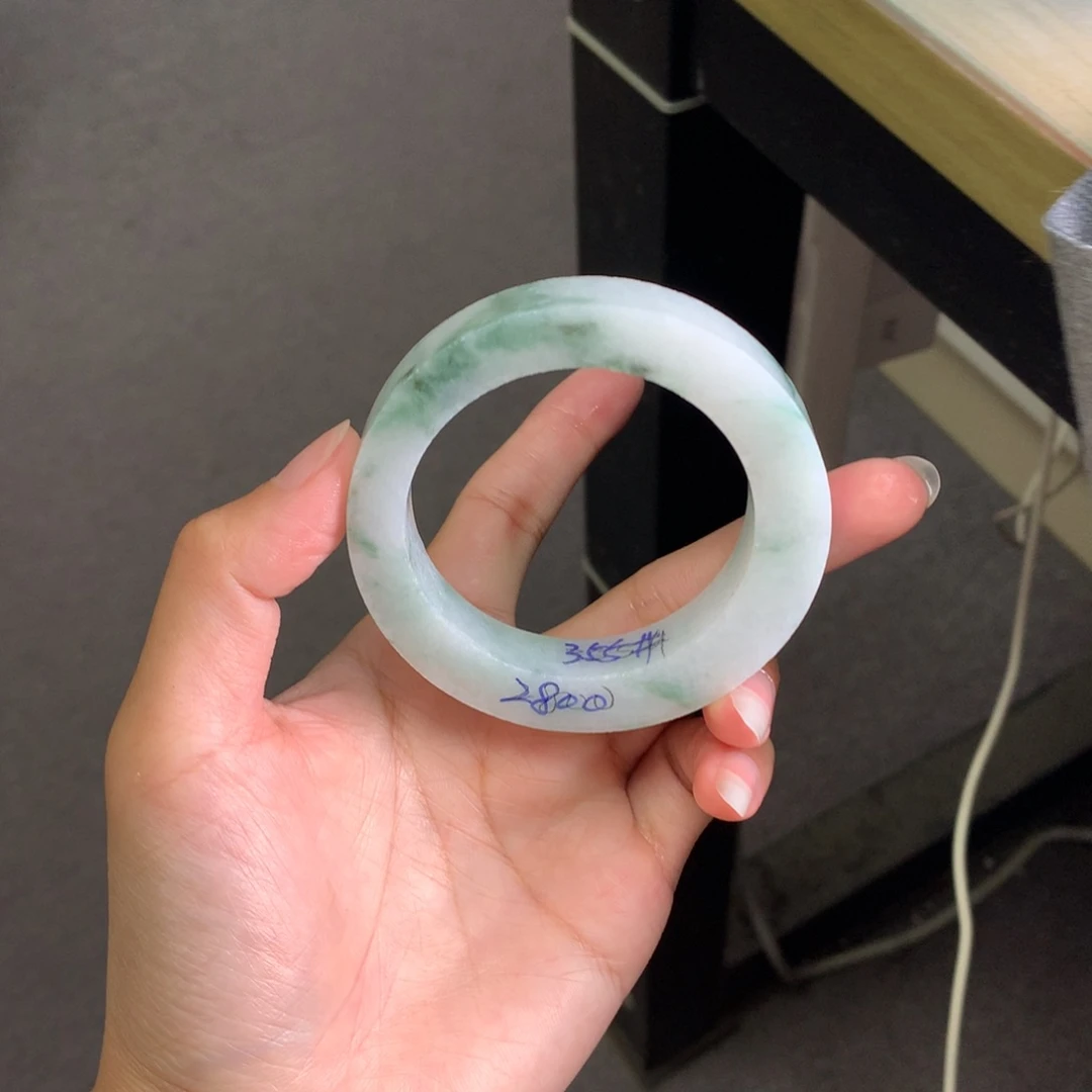 定制翡翠未镶嵌手镯