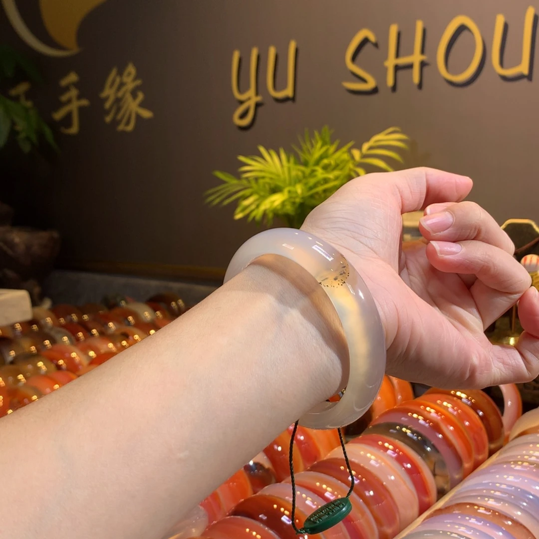 玛瑙/玉髓未镶嵌手镯33号62圈口 绿沙