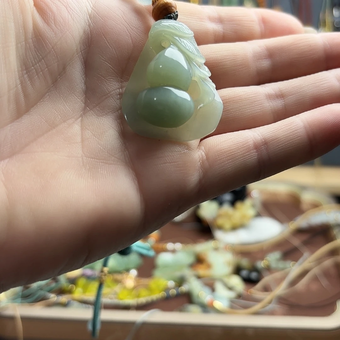 蛇纹石玉合金颈饰