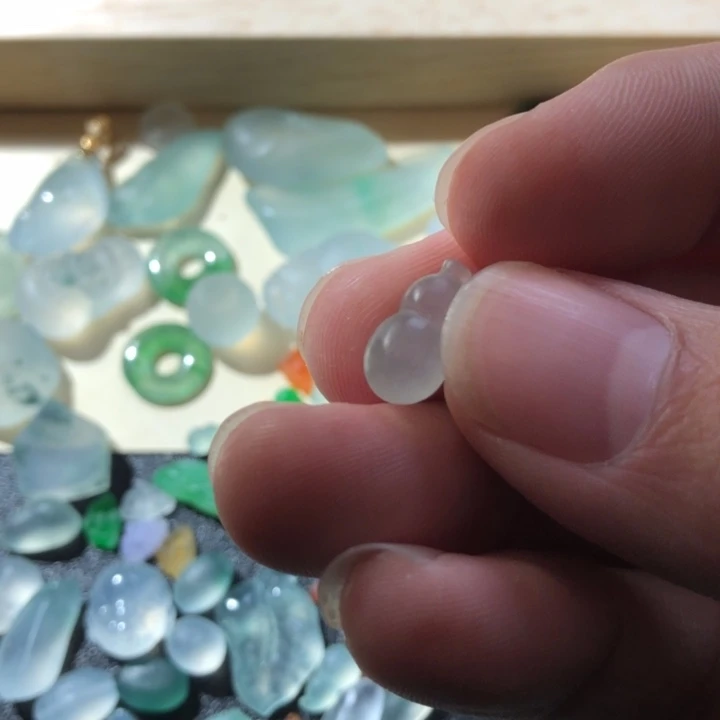 定制翡翠未镶嵌挂件