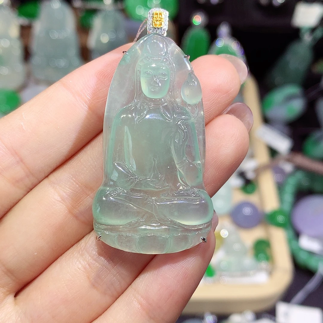 颈饰18K金镶嵌翡翠观音