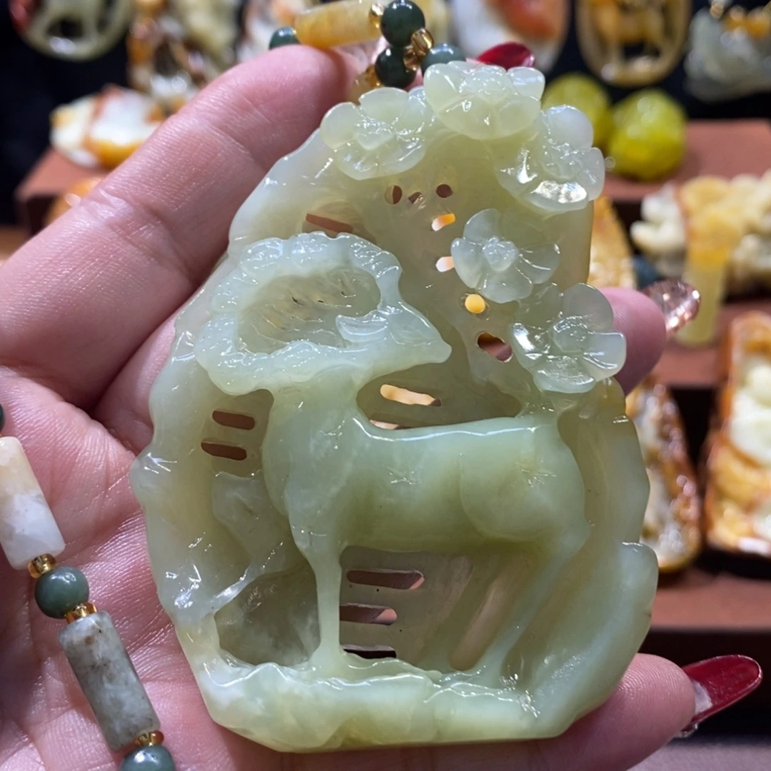 蛇纹石玉颈饰未镶嵌