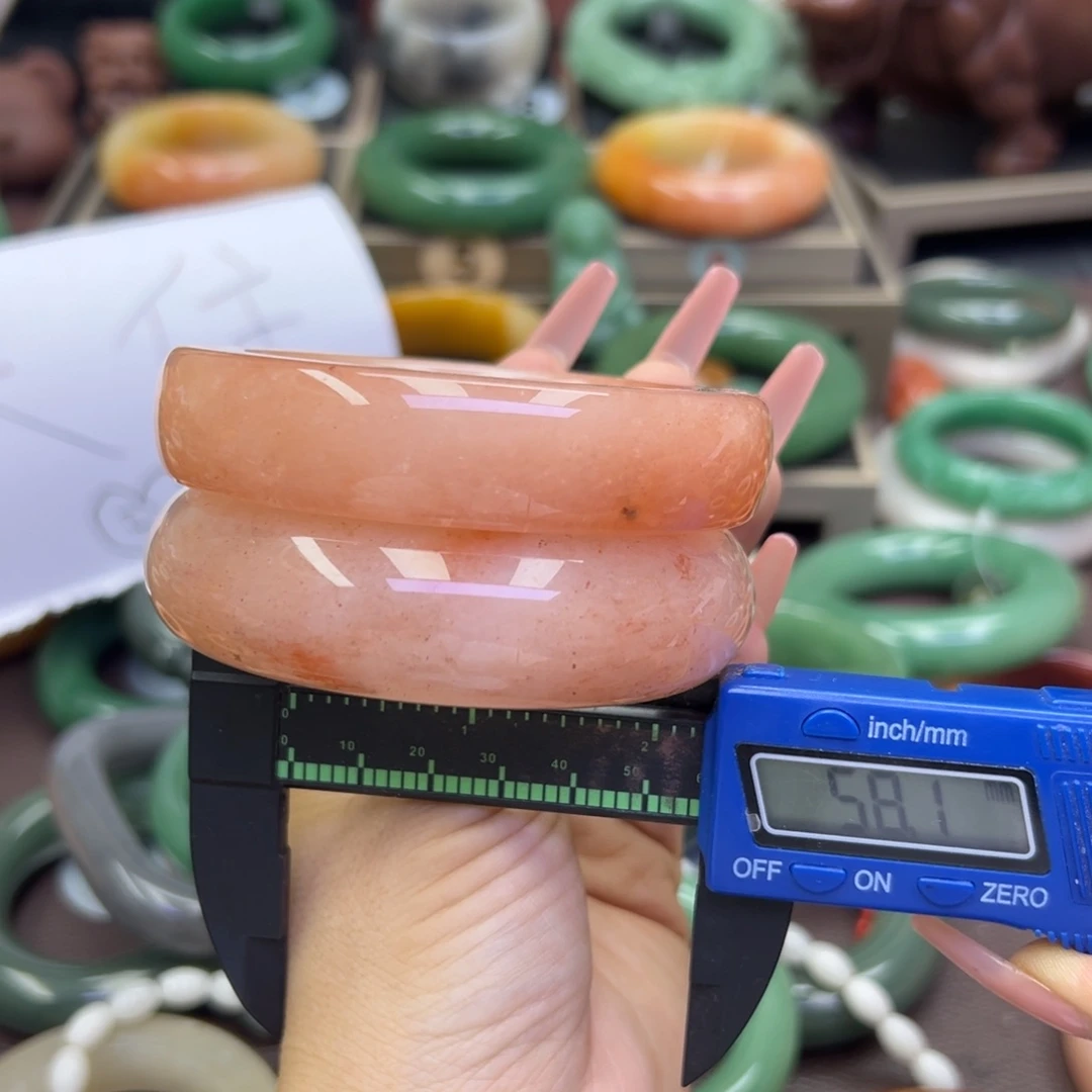 未镶嵌手镯石英岩玉