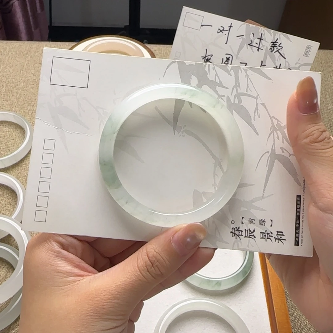 小***巴石英质玉未镶嵌手镯