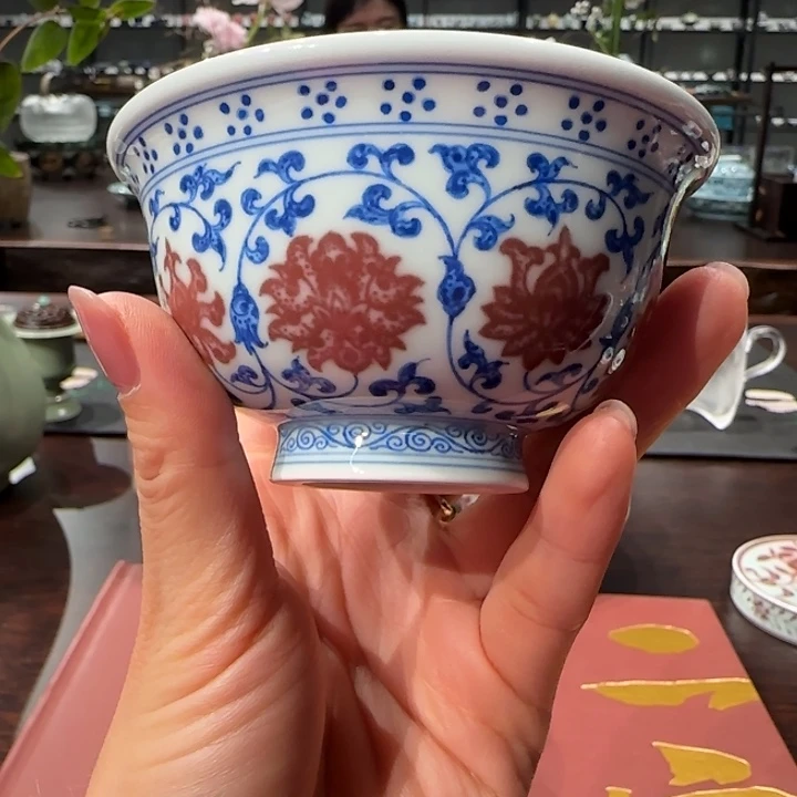 二亭仿清青花釉里红缠枝莲压手杯