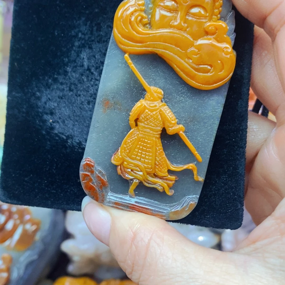 未镶嵌石英质玉（黄龙玉）颈饰
