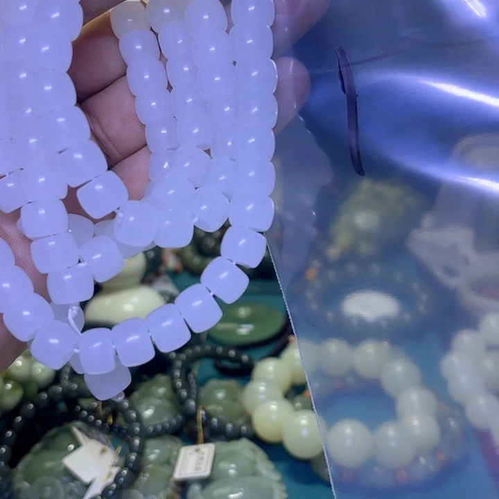 蛇纹石玉未镶嵌项链繁***界